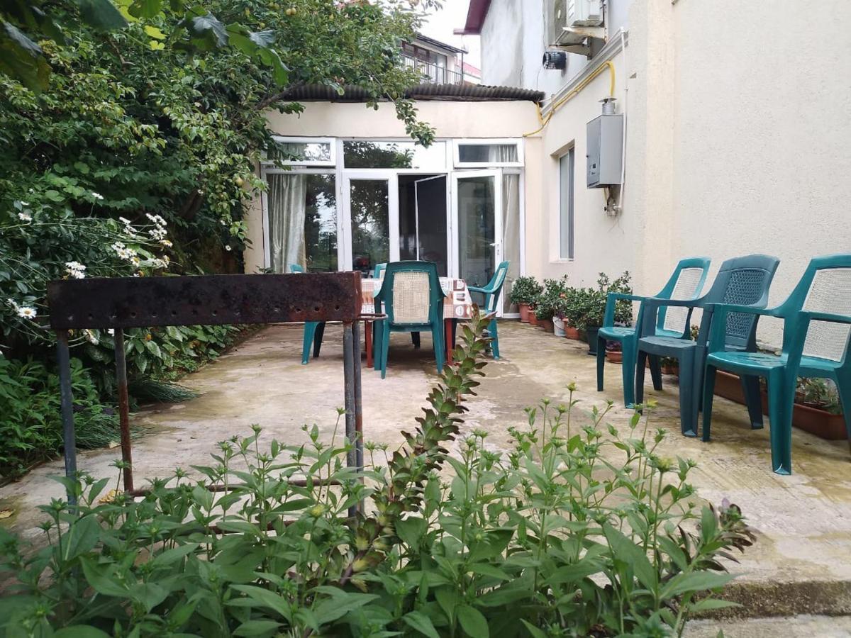 Merabi And Neli Guest House Makhinjauri Exterior photo