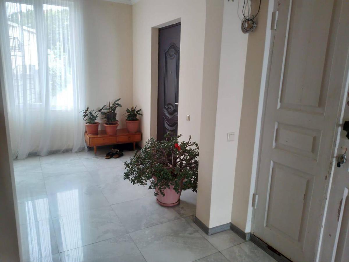Merabi And Neli Guest House Makhinjauri Exterior photo