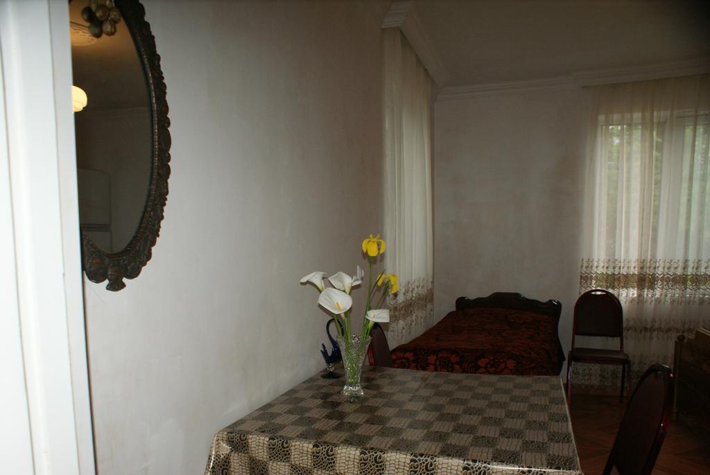 Merabi And Neli Guest House Makhinjauri Exterior photo