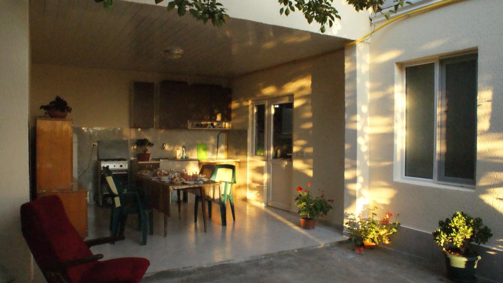 Merabi And Neli Guest House Makhinjauri Exterior photo