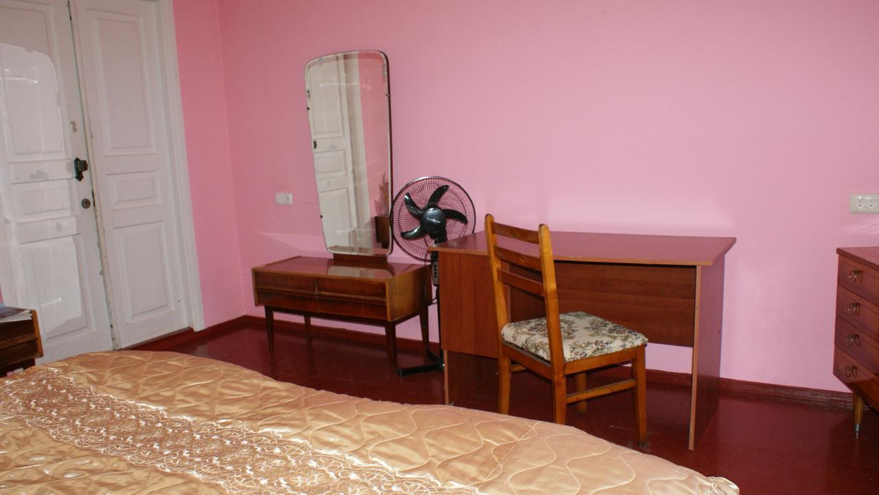 Merabi And Neli Guest House Makhinjauri Exterior photo