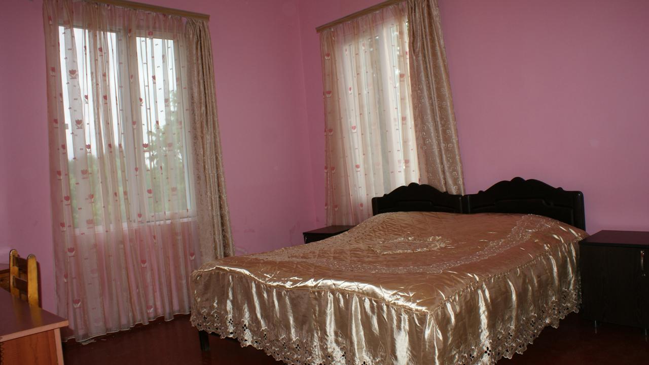 Merabi And Neli Guest House Makhinjauri Exterior photo