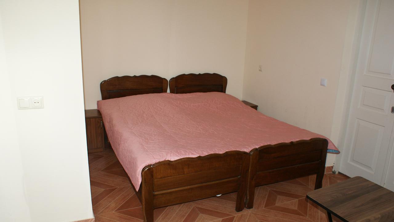 Merabi And Neli Guest House Makhinjauri Exterior photo