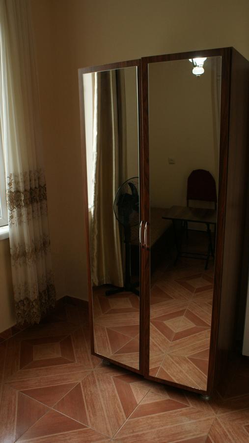 Merabi And Neli Guest House Makhinjauri Exterior photo