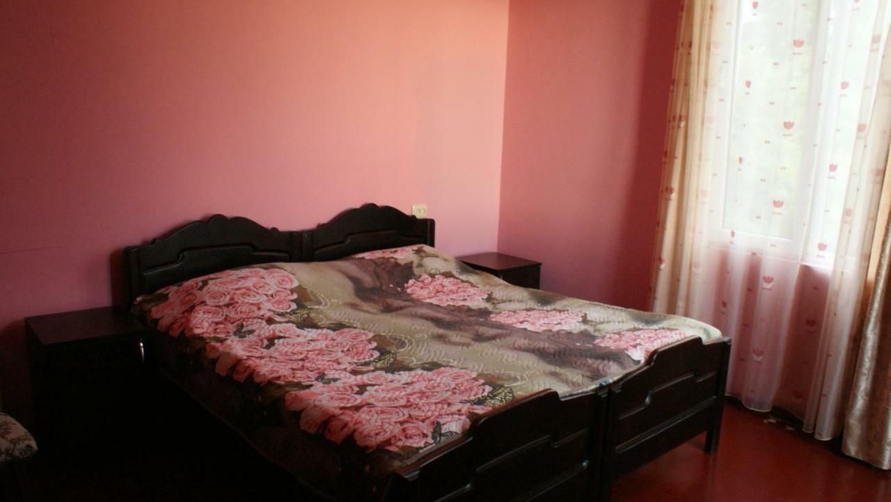 Merabi And Neli Guest House Makhinjauri Exterior photo